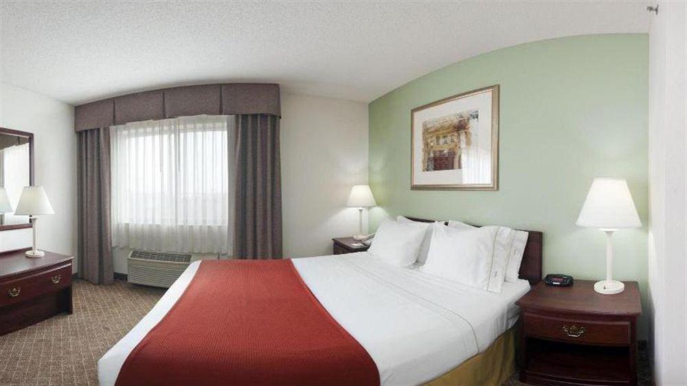 Express & St. Paul - By Ihg 3*